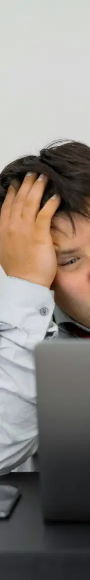 man aan pc